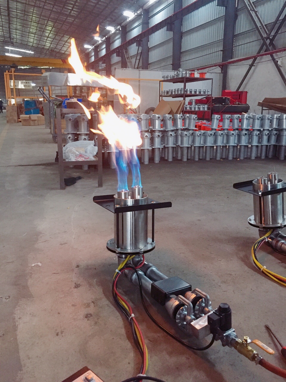 What are the main components of the burner structure?